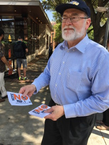Bob Cash of the Austin Area AFL-CIO hands out fliers near the Austin Convention Center. Photo by Eva Ruth Moravec. 